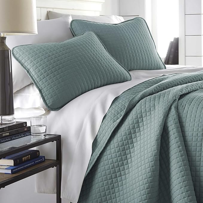 Southshore Fine Living, Inc. Oversized King Quilt Bedding Set, Soft Microfiber, Stain and Pet Hair Resistant Bedding, California/King Size Quilt Coverlet Bedspread Set with 2 Shams, Steel Blue (Teal)