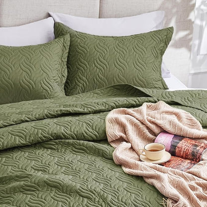 Love's cabin Quilts for Queen Bed Olive Green Bedspreads Bedding Set - Summer Lightweight Bedspread Comforter - Wave Pattern Bedding Coverlet for All Season - 3 Pieces (1 Quilt, 2 Pillow Shams)