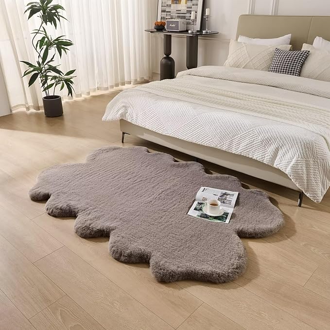 1700GSM Fuzzy Faux Sheepskin Fur Area Rug,Extra Soft Faux Fur Mat,Fluffy Shaggy Fur Rug for Bedroom Living Bedside Rug Room Decor-Taupe, 2 x 3 ft