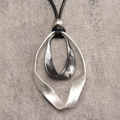 Leather Necklace for Women Boho Choker Necklace Long Cord Leather Pendant Bohemian Neckalce Vintage Alloy Pendant Leather Rope Necklace Wooden Necklaces for Women