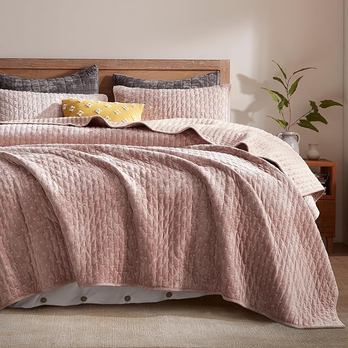 LEAONME Velvet Quilt King Size 98''x106'', Lightweight Dusty Pink Velvet Comforter Set with 2 Matching Shams, Soft Cross Stitch Bedspread Coverlet Bedding Set for All Season