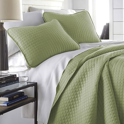 Southshore Fine Living, Inc. Twin XL Comforter Quilt Set, Dorm Room Bedding Essentials, Stain Resistant, Machine Washable Bed Spread, Twin XL Green Quilt Bedspread Set w/Pillow Sham, Sage Green