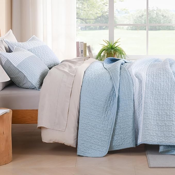 Litanika Quilt King Size Pale Blue, Stripe Patchwork Summer Bedspread Coverlet 3 Pieces, Soft Lightweight Microfiber Quilted Bedding Set for All Season(1 Quilt, 2 Pillowcases)
