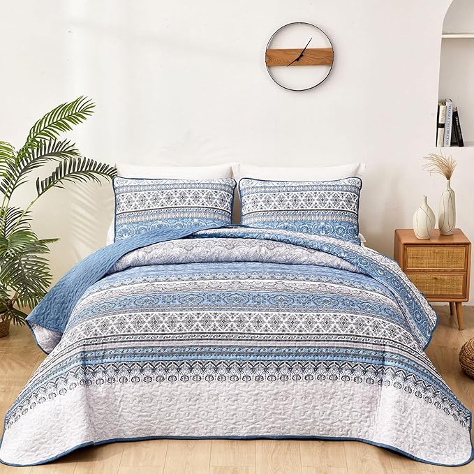 WONGS BEDDING Boho Queen Quilt Set, Light Blue Bohemian Queen Quilt Bedding Set, Lightweight Microfiber Bed Decor Bedspread for All Season 96"x90"(3 Pieces)