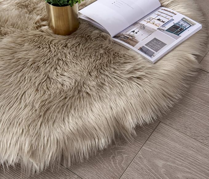 SERISSA Ultra Soft Round Faux Sheepskin Fur Area Rug Beige Circular Shaggy Rug Round Fluffy Area Rugs Plush Circle Floor Carpet Mat for Bedroom Living Room Floor Decor, 3ft Diameter (Beige)