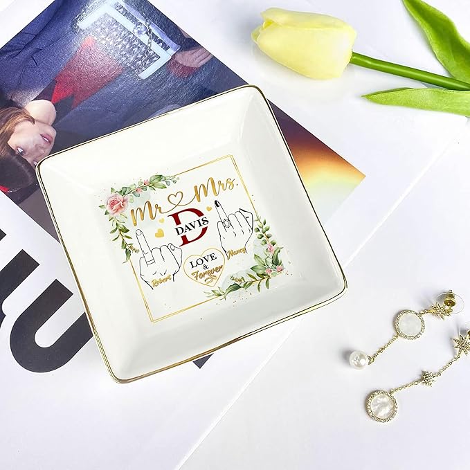 Custom Wedding Jewelry Tray Gifts for Newlyweds, Personalized Mr and Mrs Ring Dish, Engagement Ceramic Ring Holder, Love Keepsake Plate for Husband and Wife, Romantic Couple Gift