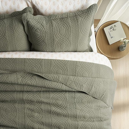 EVERGRACEHOME 100% Cotton Scallop Quilt Set, King Size 3 Piece Set – Lightweight Bedspread with 2 Shams, Soft Prewashed Matelasse Coverlet for Cozy and Elegant Bedding, Olive Green