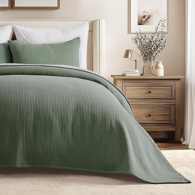 EVERGRACEHOME Cotton Gauze Queen Bedspread, Ultra Soft Prewashed Pick Stitch Matelassé Coverlet, Lightweight Textured Oversized Queen Quilt Bedding Set for All Season, with 2 Shams, Olive Green