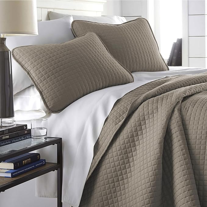 Southshore Fine Living, Inc. Quilts, Full/Queen Size Quilt Bedding Set, Easy Care Stain & Pet Hair Resistant Bedding, Coverlet Queen Size/Full Size Bedspread with 2 Pillow Shams, Dark Taupe