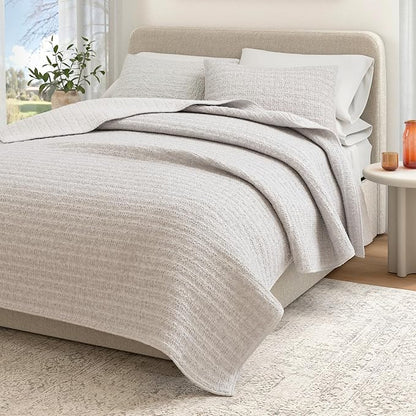 Great Bay Home Full/Queen Size Light Grey 100% Cotton Honeycomb Waffle Quilt and Sham Set - Garment Washed, Waffle Weave Like Texture, Lightweight 3-Piece Bedding Set