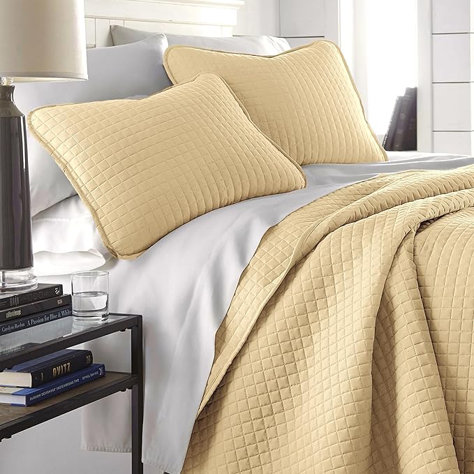 Southshore Fine Living, Inc. Full/Queen Quilt Bedding Set, Cozy Coverlet Queen Size Bedspread, Wrinkle-Free, Pet Hair Resistant Bedding, Full Size Quilt Coverlet w/2 Pillow Shams, Gold