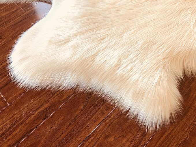 Free Shape Luxury Soft Fluffy Shag Area Rug Single Quarto 4 Pelts 4'x6',120x180 cm - Vegan Fur Ultra Soft Indoor Carpet Nursery Rugs for Bedroom Home Decor, Cream