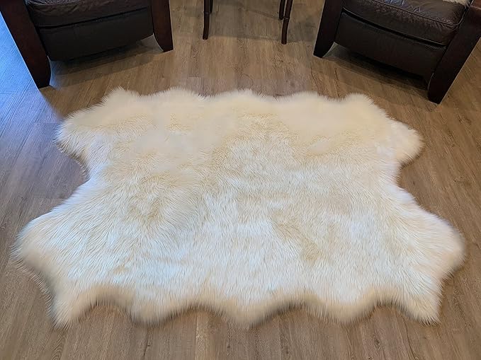 LAMBZY Faux Sheepskin Super Soft Hypoallergenic Silky Shag Rug for Living Room, Kids Room, Sofa (Quarto 4 Pelts 4'x6', White)