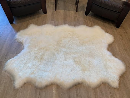LAMBZY Faux Sheepskin Super Soft Hypoallergenic Silky Shag Rug for Living Room, Kids Room, Sofa (Quarto 4 Pelts 4'x6', White)