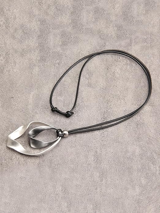 Leather Necklace for Women Boho Choker Necklace Long Cord Leather Pendant Bohemian Neckalce Vintage Alloy Pendant Leather Rope Necklace Wooden Necklaces for Women