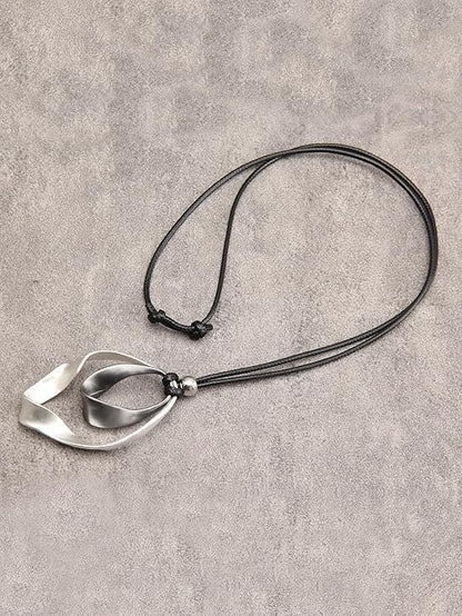 Leather Necklace for Women Boho Choker Necklace Long Cord Leather Pendant Bohemian Neckalce Vintage Alloy Pendant Leather Rope Necklace Wooden Necklaces for Women