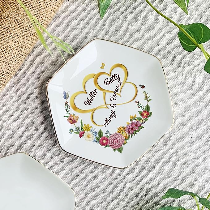 Personalized Mr and Mrs Jewelry Dish Wedding Gift for Couple, Custom Ring Holder Tray, Newlywed Engagement Trinket Plate, Ceramic Ring Dish, Romantic Gift Idea for Bride and Groom