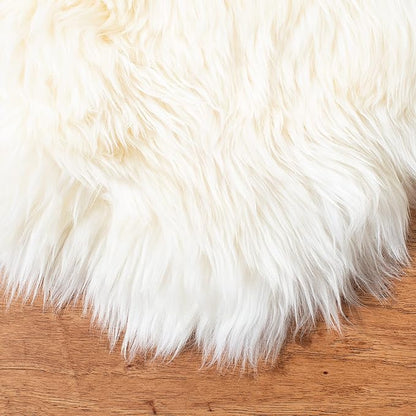 SAFAVIEH Sheep Skin Collection Area Rug - 5'5" x 7'7", White, Handmade Rustic Glam Genuine Pelt, 3.4-inch Thick Ideal for High Traffic Areas in Living Room, Bedroom (SHS121A)