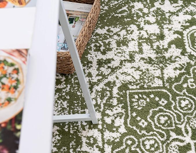 Rugs.com Arlington Collection Rug – 5' x 8' Green Medium-Pile Rug Perfect for Living Rooms, Large Dining Rooms, Open Floorplans