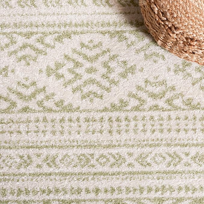 SAFAVIEH Area Rug 4x6 - Tulum Collection - Ivory & Sage, Moroccan Boho Tribal Design, Non-Shedding & Easy to Clean, Ideal for Living Room, Bedroom, Dining Space (TUL272H)