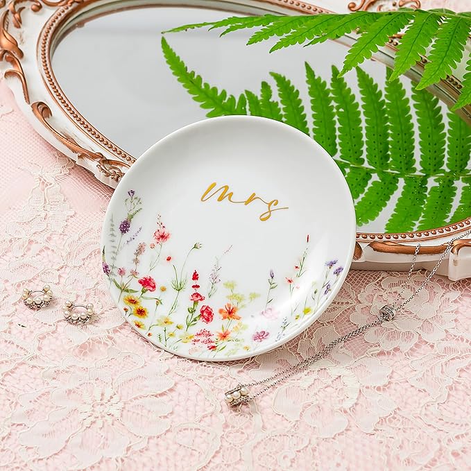 Crisky Mrs Jewelry Ring Dish for Bride Gfits, Bride to Be Wedding Engagement Gift Trinket Tray for Bridal Shower Bachelorette Wedding Party, Fiance Gifts for Women