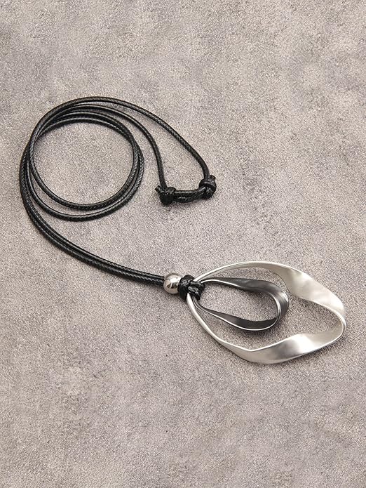 Leather Necklace for Women Boho Choker Necklace Long Cord Leather Pendant Bohemian Neckalce Vintage Alloy Pendant Leather Rope Necklace Wooden Necklaces for Women