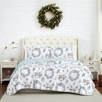 Southshore Fine Living, Inc. Happy Holidays Christmas Holiday Bedding Set 3-Piece Oversized Christmas Queen Quilt Set with Quilted Shams, Full/Queen
