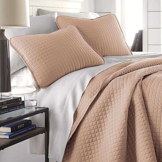 Southshore Fine Living, Inc. Full/Queen Quilt Set, Stitched Full Size with 2 Matching Pillow Shams, Lightweight Quilt Coverlet, Easy Care Machine Washable Queen Size Quilt Bedspread, Blush