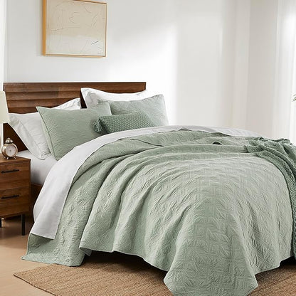 WDCOZY 100% Cotton King Size Quilt Set - Sage Green Pre-Washed Soft Lightweight Modern Bedspread, Farmhouse Country Rustic Coverlet, Textured Like Linen, Shabby Chic Gauze Bedding, 3 Pieces