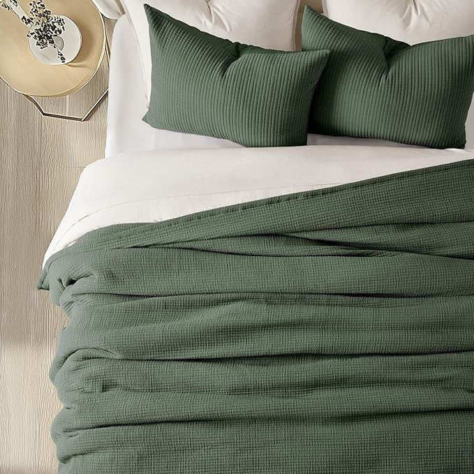 EVERGRACEHOME Cotton Gauze Queen Bedspread, Ultra Soft Prewashed Pick Stitch Matelassé Coverlet, Lightweight Textured Oversized Queen Quilt Bedding Set for All Season, with 2 Shams, Olive Green