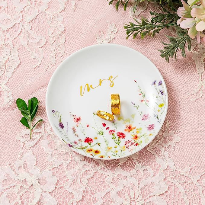 Crisky Mrs Jewelry Ring Dish for Bride Gfits, Bride to Be Wedding Engagement Gift Trinket Tray for Bridal Shower Bachelorette Wedding Party, Fiance Gifts for Women