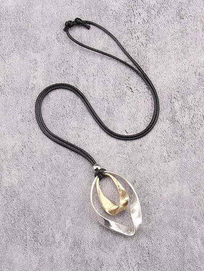 Leather Necklace for Women Boho Choker Necklace Long Cord Leather Pendant Bohemian Neckalce Vintage Alloy Pendant Leather Rope Necklace Wooden Necklaces for Women