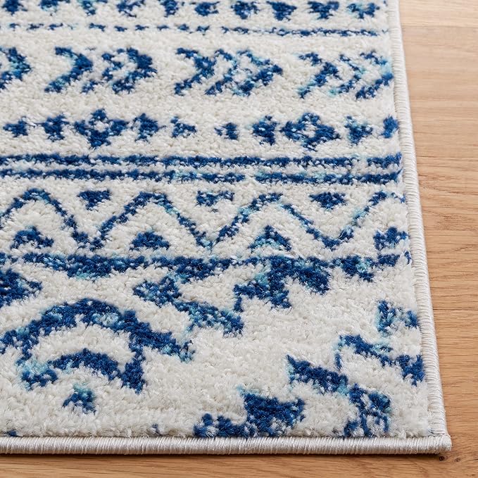 SAFAVIEH Area Rug 6x9 - Tulum Collection - Ivory & Navy, Moroccan Boho Tribal Design, Non-Shedding & Easy to Clean, Ideal for Living Room, Bedroom, Dining Space (TUL272D)