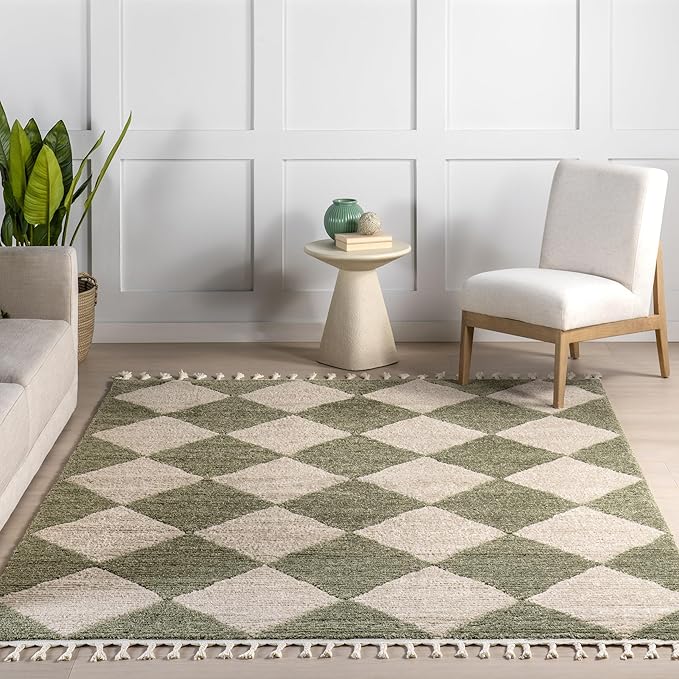 Nuloom Marissa Green/Ivory, 6'7" x 9', Diamond, Tassel, Soft and Cozy, High Traffic, Stain Resistant, Easy Clean, Durable Area Rug for Bedroom, Living Room, Dining Space, Den, Foyer, Entryway