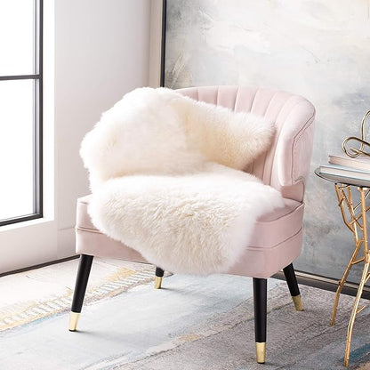 SAFAVIEH Sheep Skin Collection Area Rug - 5'5" x 7'7", White, Handmade Rustic Glam Genuine Pelt, 3.4-inch Thick Ideal for High Traffic Areas in Living Room, Bedroom (SHS121A)
