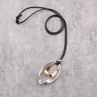 Leather Necklace for Women Boho Choker Necklace Long Cord Leather Pendant Bohemian Neckalce Vintage Alloy Pendant Leather Rope Necklace Wooden Necklaces for Women
