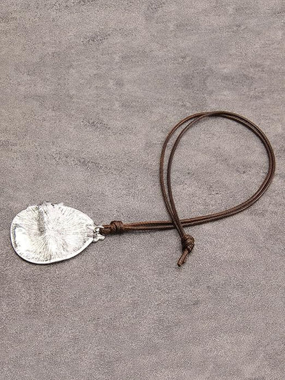 Leather Necklace for Women Boho Choker Necklace Long Cord Leather Pendant Bohemian Neckalce Vintage Alloy Pendant Leather Rope Necklace Wooden Necklaces for Women