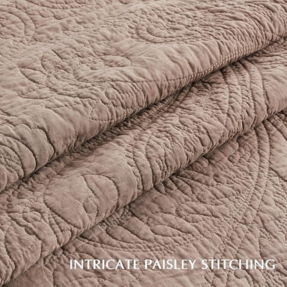 EVERGRACE 100% Cotton Paisley Quilt Set, King Size 3 Piece Set – Prewashed Lightweight Bedspread with 2 Shams, Soft & Breathable Matelasse Coverlet for All-Season Comfort, Dusty Brick