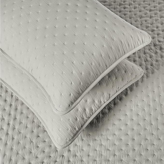 Amazon Basics Brushed Microfiber Quilt Set, Extra Soft with Natural Texture, 3-Piece,Queen/Full, Grey