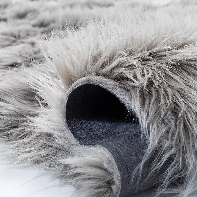 SAFAVIEH Faux Sheep Skin Collection Runner Rug - 2'6" x 6', Grey, Silken Glam Design, Non-Shedding & Easy Care, 2.35-inch Thick Ideal for High Traffic Areas in Living Room, Bedroom (FSS235D)