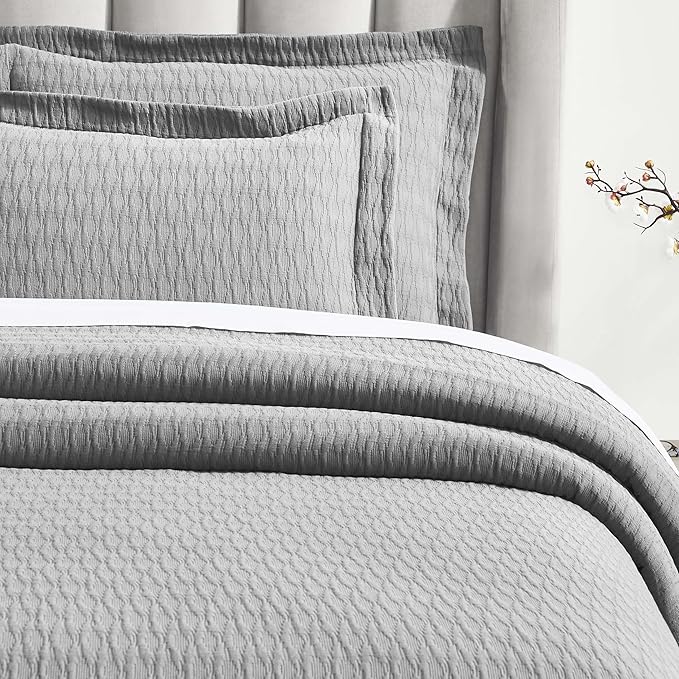 Superior 3 Piece Cotton Bedspread Set, Home Bed Decor, Decorative Bed Spread, 2 Pillow Shams, Medium Weight Blanket, Matelasse Coverlet, Bedding Essentials, Calvert Collection, Queen, Grey