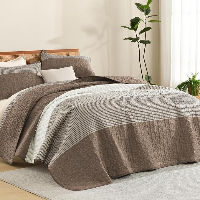 Litanika Oversized King Quilt Set Coffee, 120x120 Stripe Bedspread Coverlet 3 Pieces, Coffee Lightweight Quilted Bedding Set for All Season(Super King-1 Quilt, 2 Pillowcases)