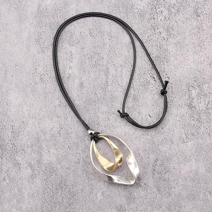 Leather Necklace for Women Boho Choker Necklace Long Cord Leather Pendant Bohemian Neckalce Vintage Alloy Pendant Leather Rope Necklace Wooden Necklaces for Women