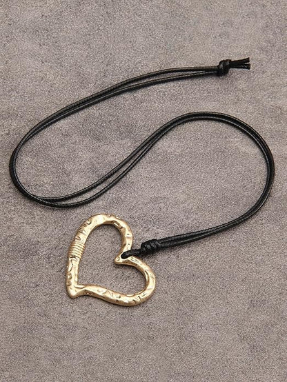 Leather Necklace for Women Boho Choker Necklace Long Cord Leather Pendant Bohemian Neckalce Vintage Alloy Pendant Leather Rope Necklace Wooden Necklaces for Women