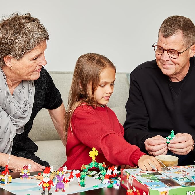 Plus Plus Christmas Advent Calendar 2025, 25 Kids Building Block Toys, Mini 3D Puzzle Kits, Fun Holiday Countdown Stem Gifts, 600 Pieces - Deluxe