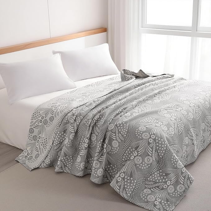 NTBAY 3 Layers Cotton Muslin 106x92 King Bed Blanket, Super Soft Breathable Thermal Yarn Dyed Quilt for Adults, Perfect Lightweight Blanket for Couch Sofa Bed All Seasons, Grey Star and Wheat