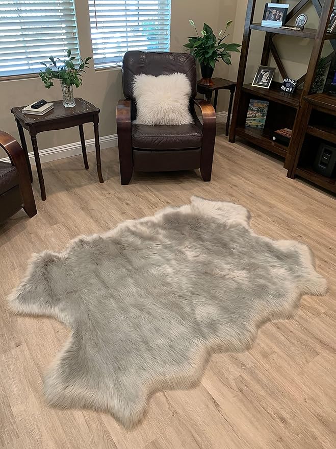 LAMBZY Faux Sheepskin Super Soft Hypoallergenic Silky Shag Rug for Living Room, Kids Room, Sofa (Quarto 4 Pelts 4'x6', Grey)