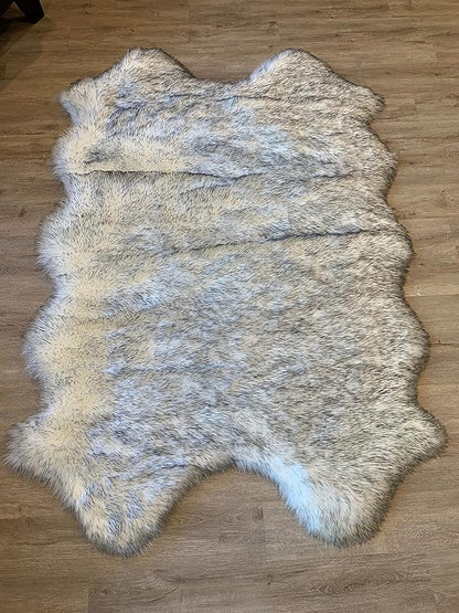 LAMBZY Faux Sheepskin Super Soft Hypoallergenic Silky Shag Rug for Living Room, Kids Room, Sofa (Quarto 4 Pelts 4'x6', White/Black Tips)