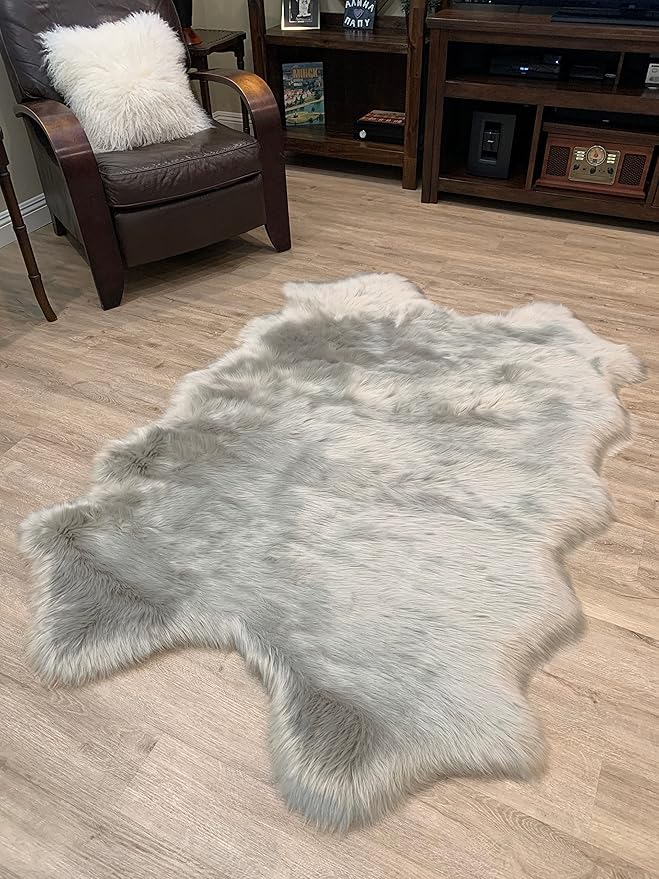 LAMBZY Faux Sheepskin Super Soft Hypoallergenic Silky Shag Rug for Living Room, Kids Room, Sofa (Quarto 4 Pelts 4'x6', Grey)