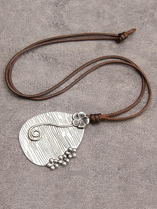 Leather Necklace for Women Boho Choker Necklace Long Cord Leather Pendant Bohemian Neckalce Vintage Alloy Pendant Leather Rope Necklace Wooden Necklaces for Women
